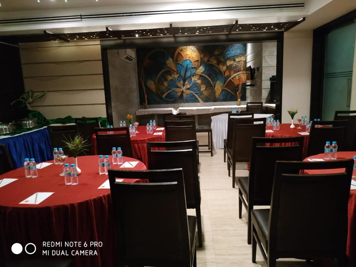 Tarawade Clarks Hotel