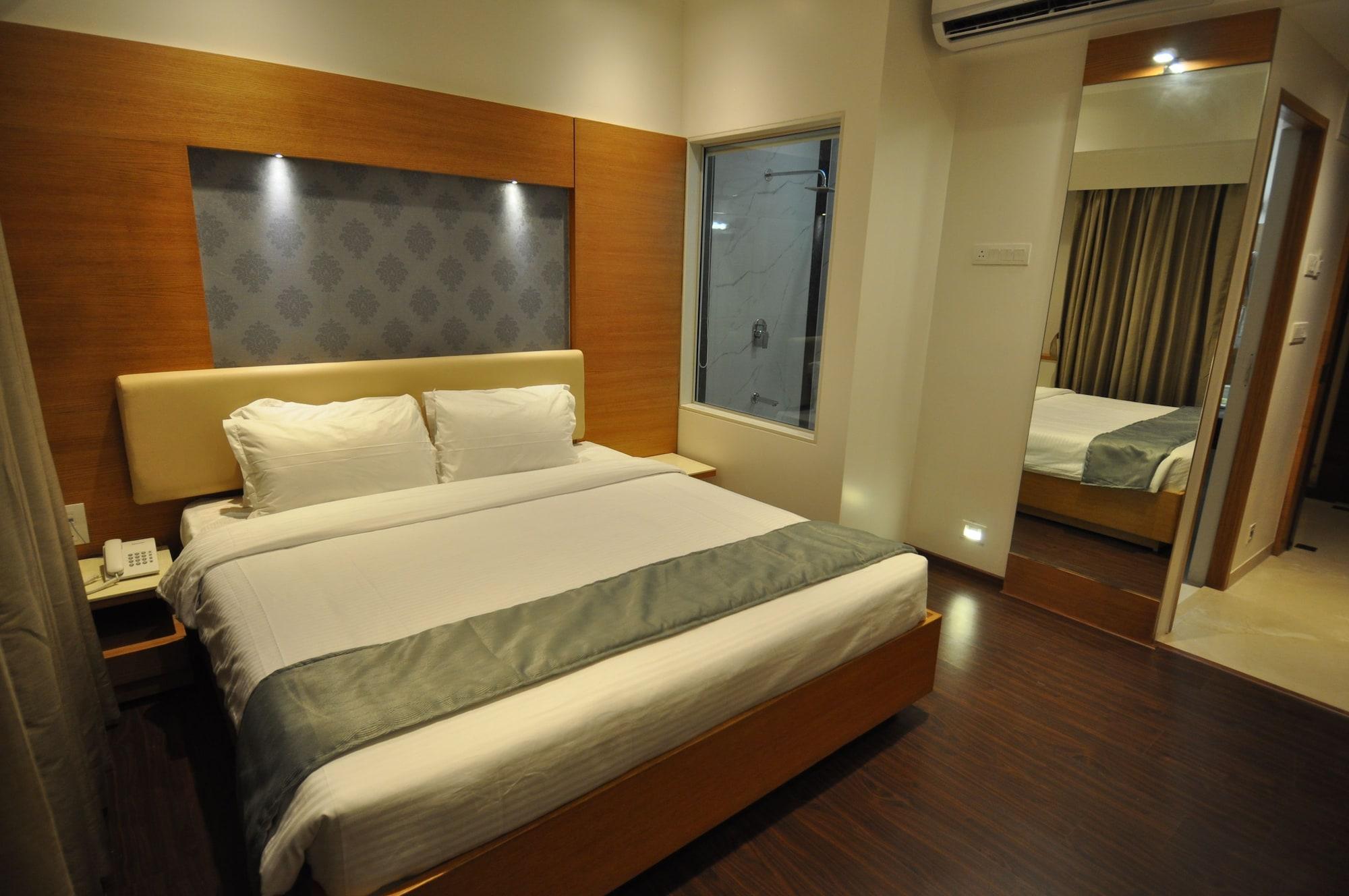 Tarawade Clarks Hotel