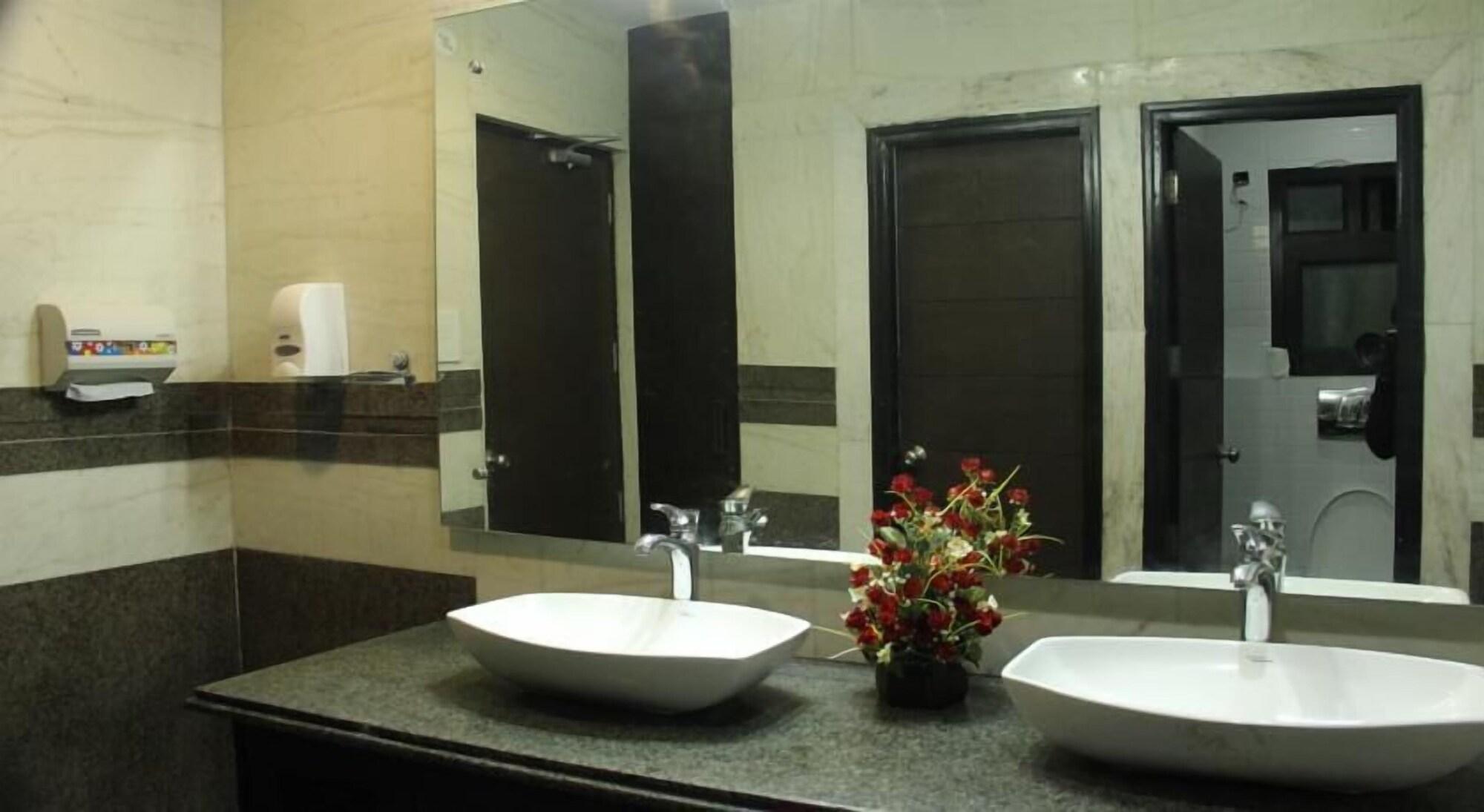 Tarawade Clarks Hotel 3*