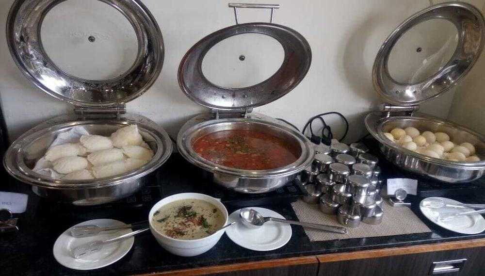 Tarawade Clarks Hotel Pune