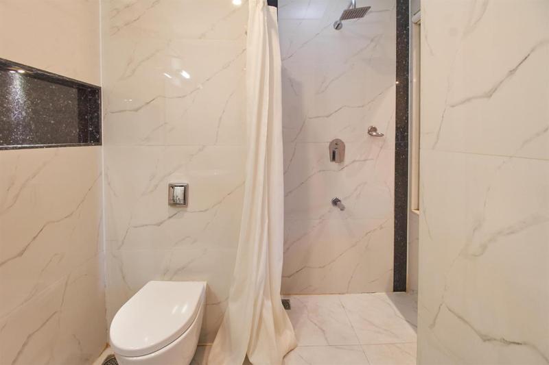 Tarawade Clarks Hotel