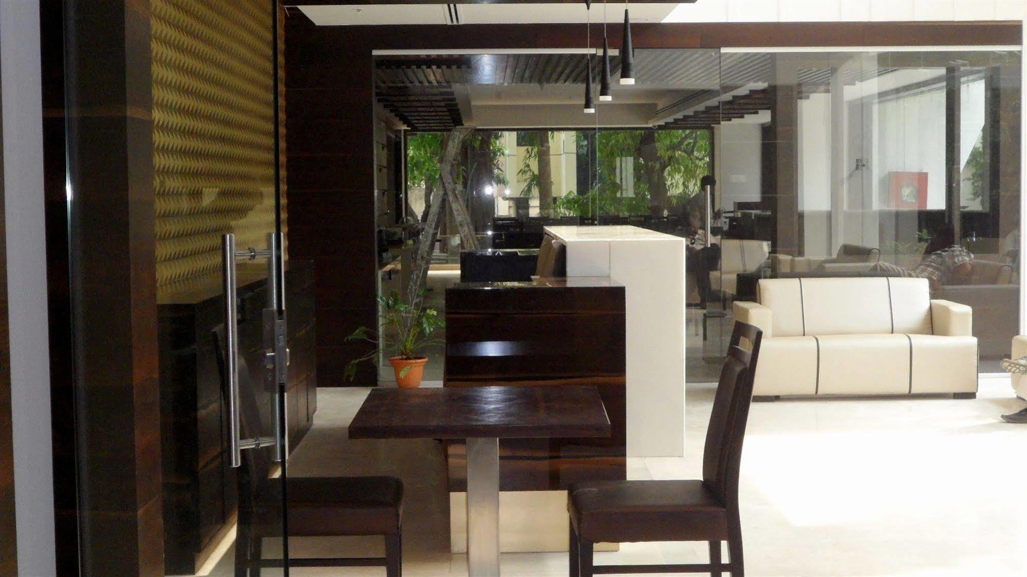 Hotel Tarawade Clarks Pune
