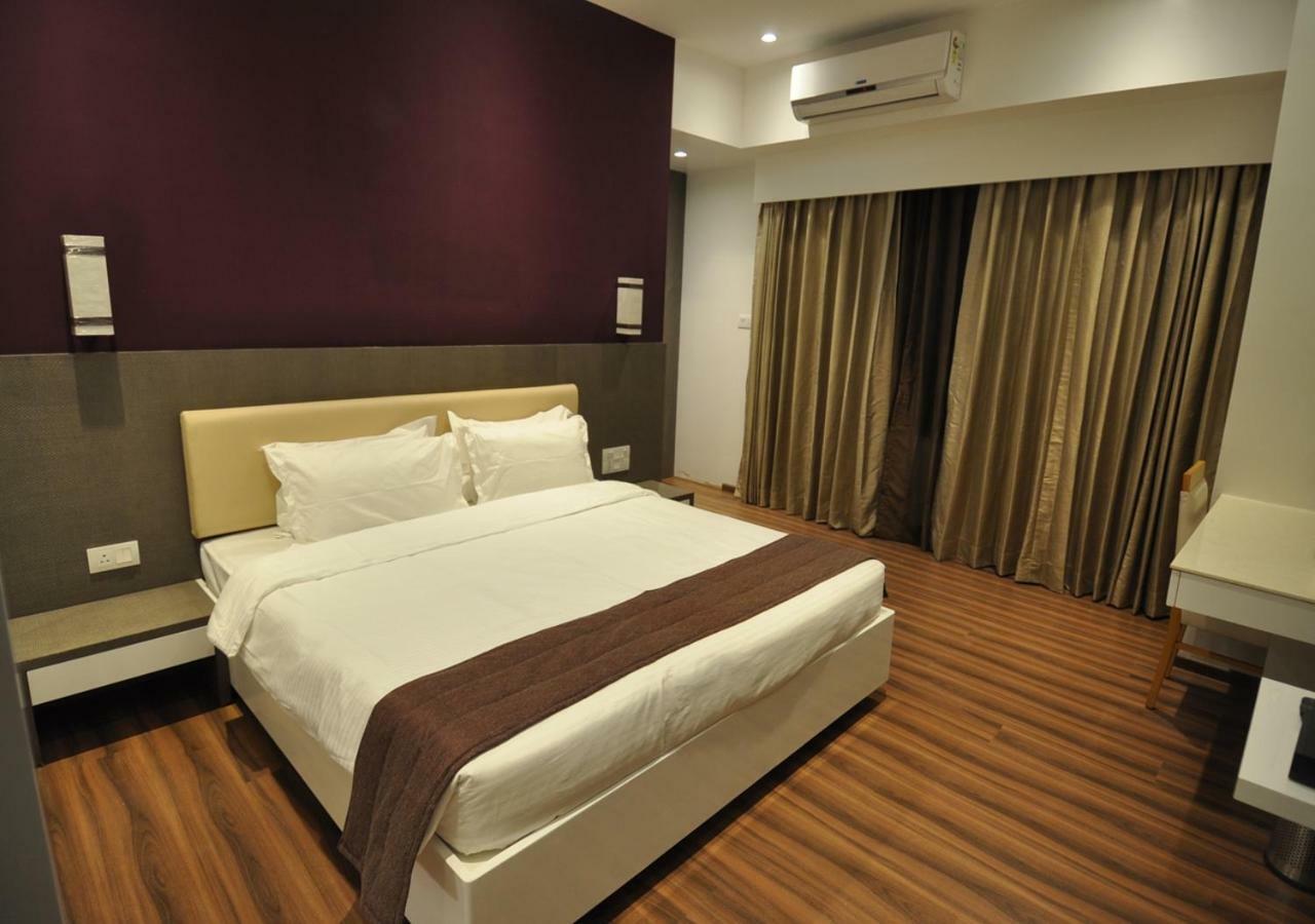 Tarawade Clarks Pune