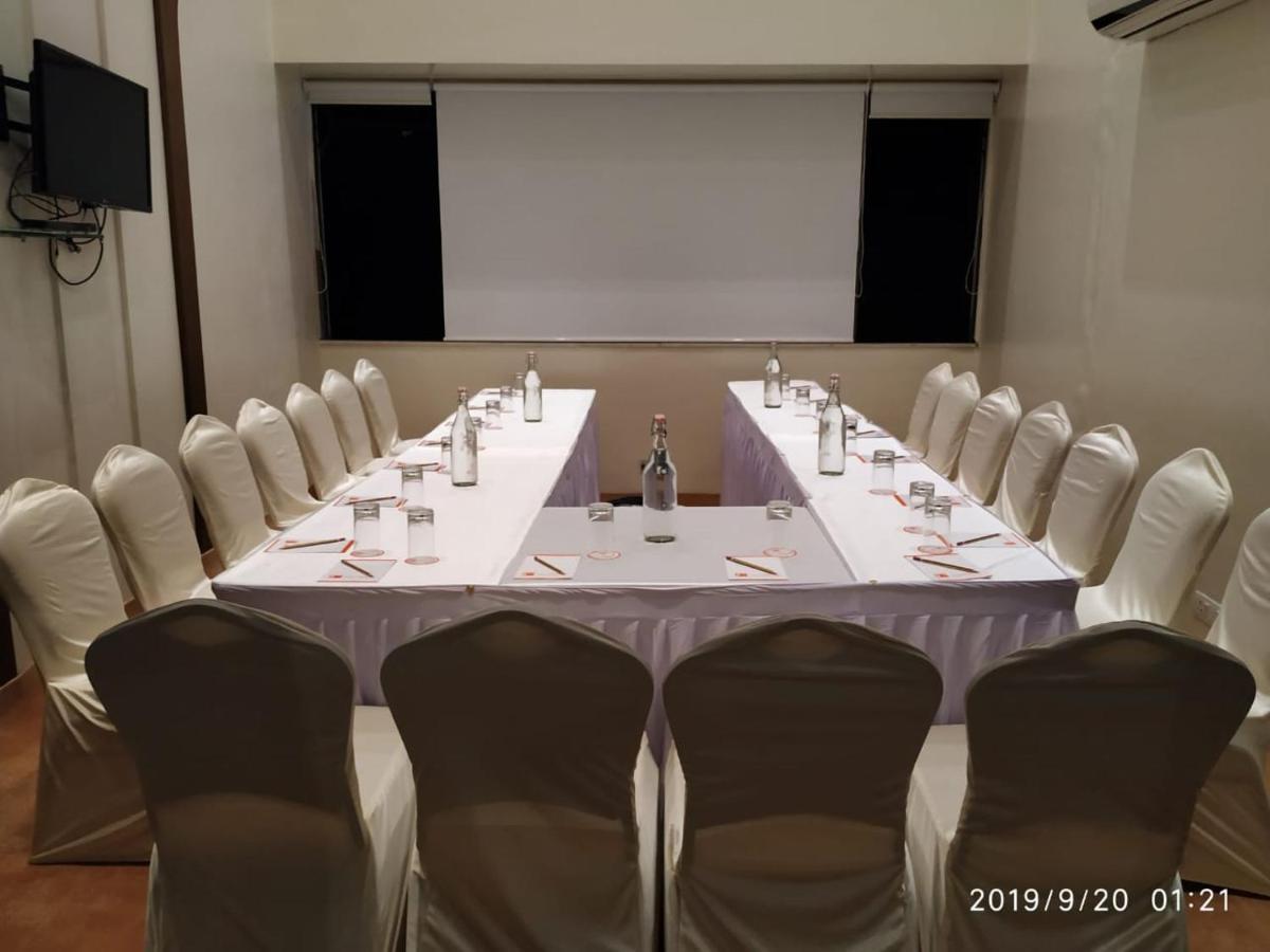 Hotel Tarawade Clarks Pune