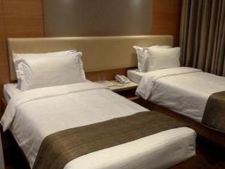 Tarawade Clarks Hotel